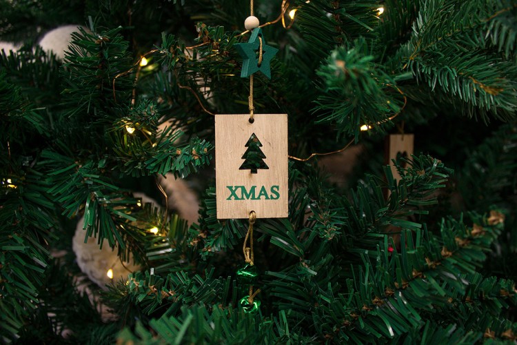 Χριστουγεννιάτικο Κρεμαστό Καρτελάκι "Xmas" με Κουδουνάκια CD143914-2