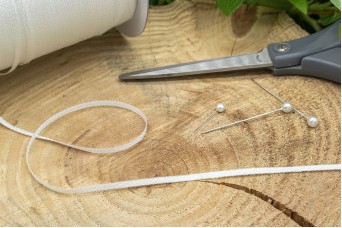 Κορδέλα με Ιριδισμό 3mm Λευκή 1m-RB-8626D