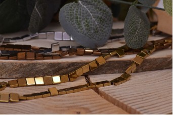 Χάντρα Αιματίτη Τετραγωνική Πλακέ Χρυσή 6mm 66τεμ. BD3224-4