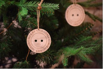 Σετ Κουμπιά Ξύλινα "A Very Merry Christmas" 6,5cm CD5138